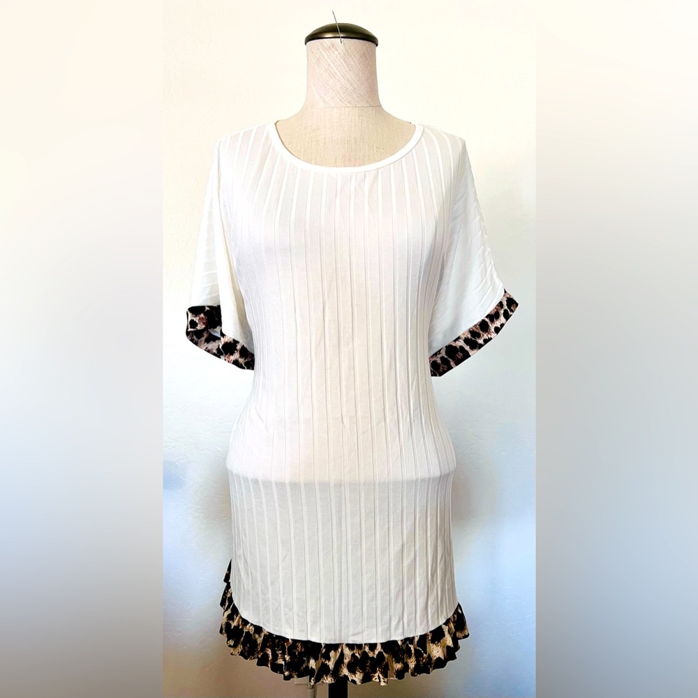 NWOT, 1x, cream with leopard print details